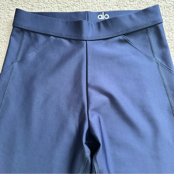 Alo Yoga - High Waist 4 Pocket Utility Legging (Navy Blue) - Picture 4 of 15